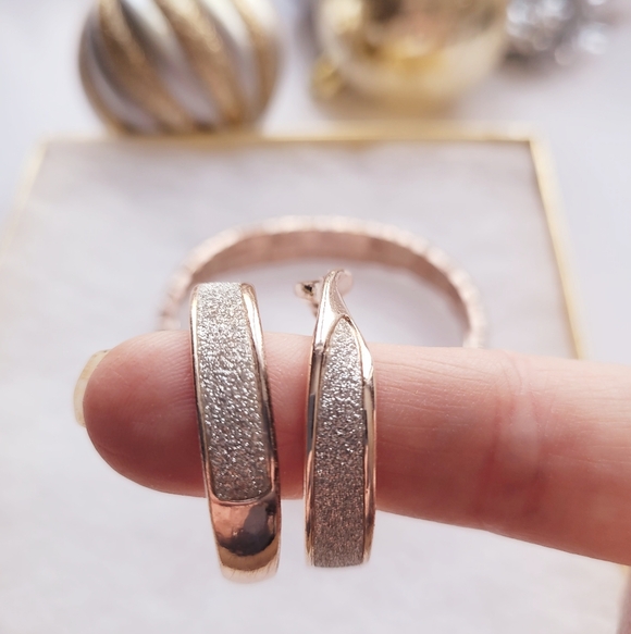 💞💗 Rose Gold Plating Formal Rhinestone Bracelet & Florentine Hoop Earring Set - Picture 4 of 11